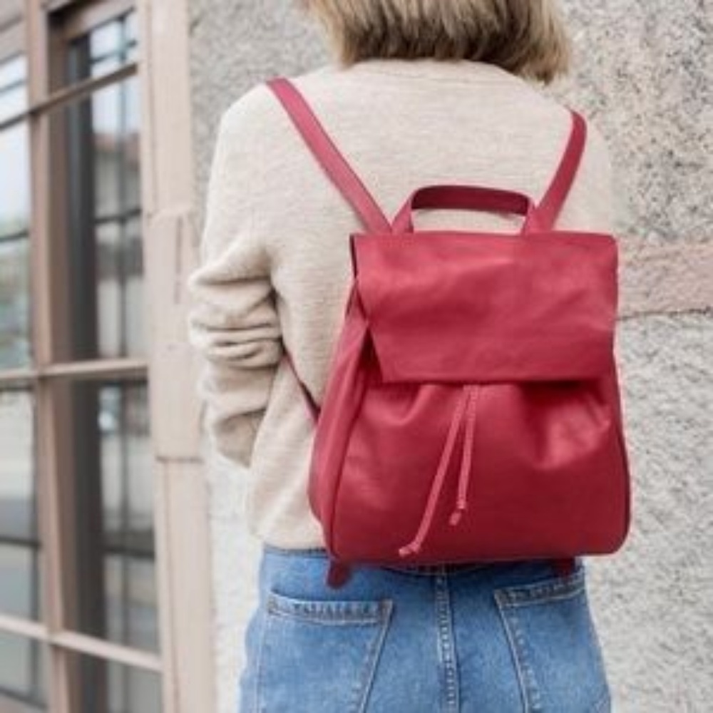 Lorena "new backpack" bag in Burgundy *host pick*